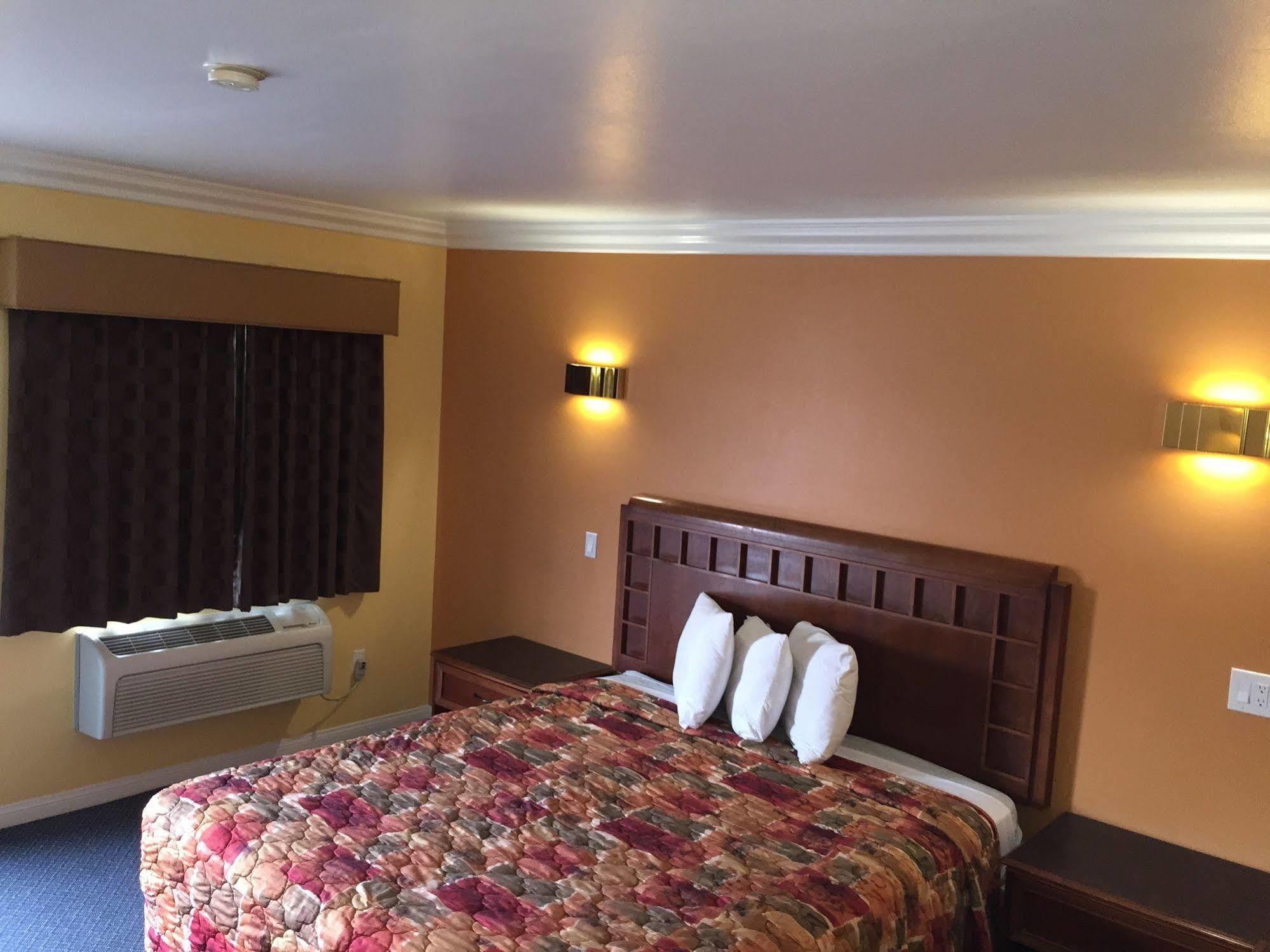 Industry Inn & Suites La Puente Extérieur photo