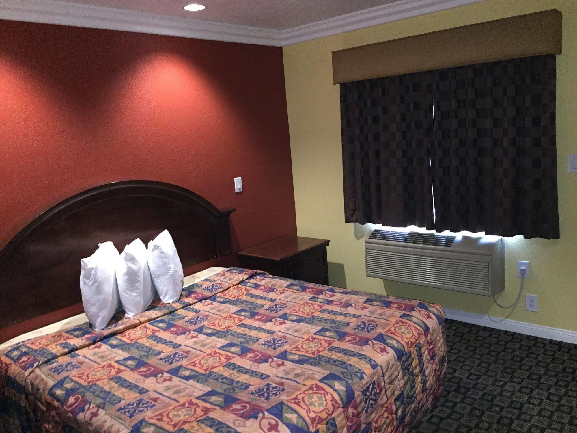 Industry Inn & Suites La Puente Extérieur photo