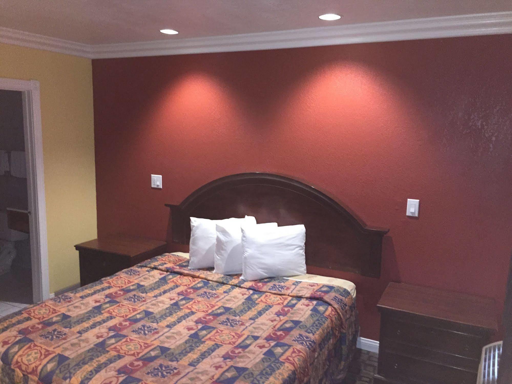 Industry Inn & Suites La Puente Extérieur photo