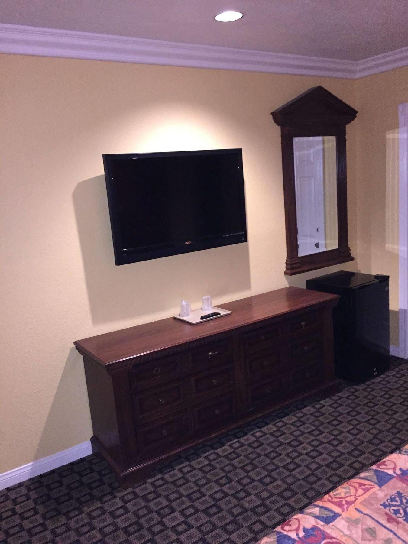 Industry Inn & Suites La Puente Extérieur photo